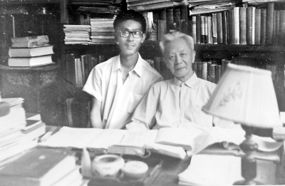 从文学走向哲学——记洪汉鼎的哲学人生
