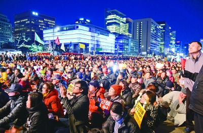 支持弹劾朴槿惠的韩国民众在首尔集会