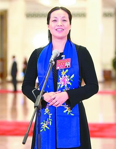 杨小玲代表(湖北省武汉市第一聋哑学校副校长