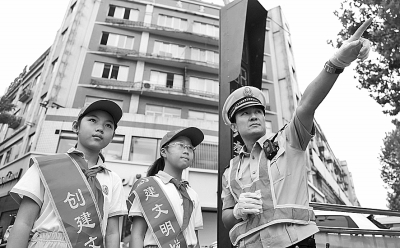 小小交通志愿者 小小交通志愿者
