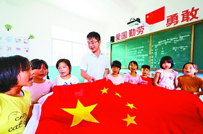 新湖小学开展国旗教育活动