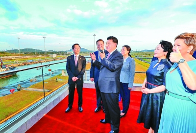 习近平和巴拿马总统巴雷拉共同参观巴拿马运河新船闸