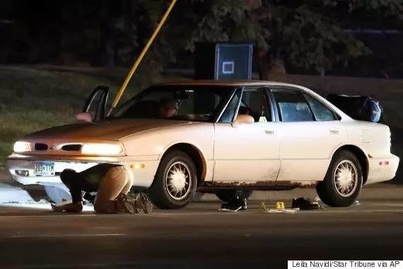 毛骨悚然!明尼苏达黑人男子遭警察车内射杀,女