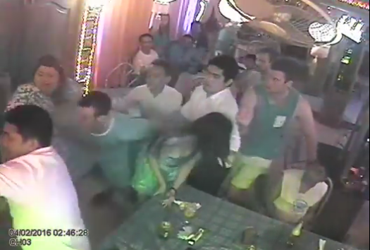 美大兵与菲警察在酒吧斗殴 菲警察直接拔枪