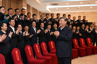 习近平率中央代表团赴拉萨出席西藏自治区成立60周年庆祝活动
