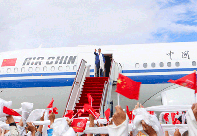 习近平率中央代表团赴拉萨出席西藏自治区成立60周年庆祝活动