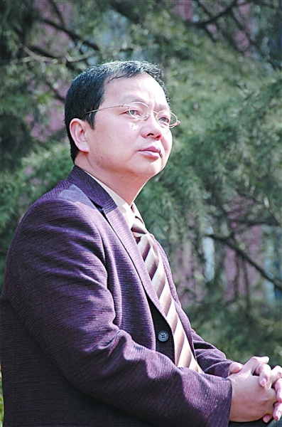 李建华:“对知识要有敬畏之心” 李建华:“对知识要有敬畏之心”