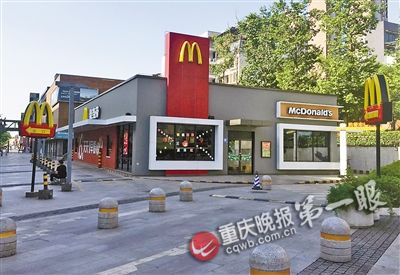 麦当劳员工拿消毒液冲调饮料 致食客脏器损伤