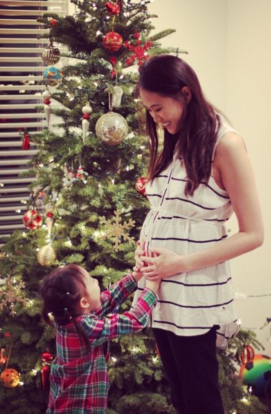 大s为生二胎胖到160斤 身材走形也要穿粉衫