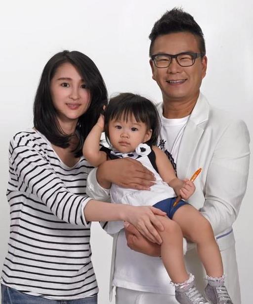 沈玉琳爱女长大了,遗传妈妈的电眼 长腿