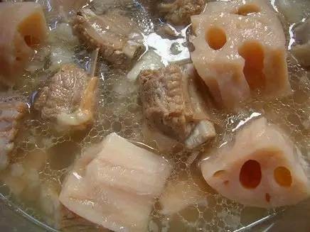 莲藕排骨汤功效与作用 1787477646661958034.jpg