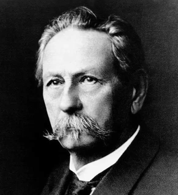 "没错,我就是卡尔?本茨本尊"