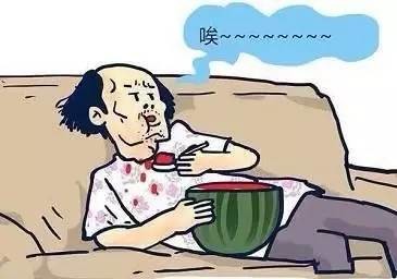 玩手机的姿势不对 1644349014029220568.jpg