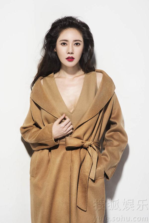 秋瓷炫中国杂志封面曝光 唤醒自我原生之美