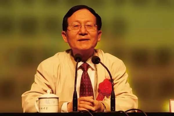 历任北京医学院(1985年更名北京医科大学,2002年更名北京大学医学部)