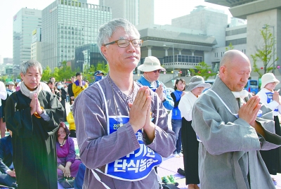 韩国近百名民众绝食抗议部署“萨德”