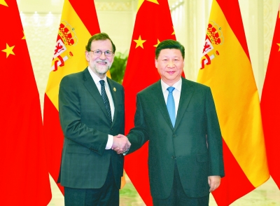 习近平会见西班牙首相拉霍伊