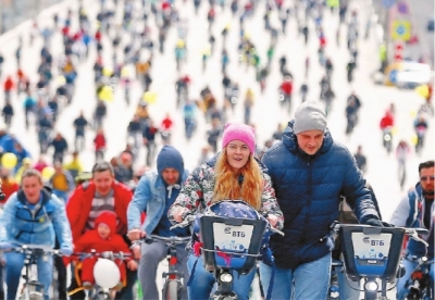 俄罗斯莫斯科民众自行车游行