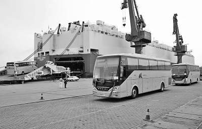 600台国产高端客车从连云港出口沙特阿拉伯