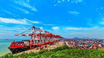 中国港口：飞速发展 联通世界
