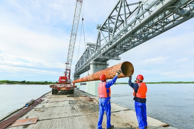 中俄边界首座跨江铁路大桥加紧施工