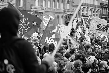 法国民众抗议新劳动法案