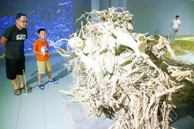“敲山震虎——中国青年雕塑家邀请展”观展