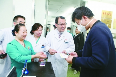 十八大以来建设健康中国增进人民健康福祉述评