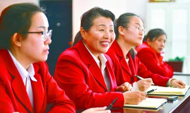 吴亚琴:一心为社区 居民是亲人 吴亚琴:一心为社区 居民是亲人
