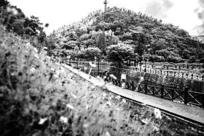 以人民为中心共建共治共享