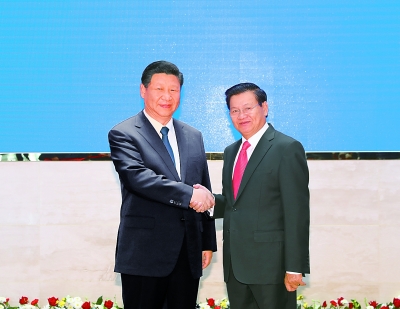 习近平会见老挝总理通伦