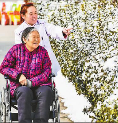 老龄化已走近，“带薪陪床”还有多远