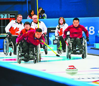 中国轮椅冰壶队晋级冠亚军决赛