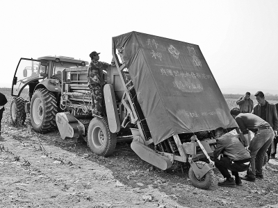 新疆农机升级破解“白色污染”难题