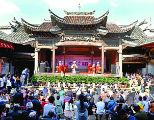 乐平传统戏台演绎戏台文化：父老开心地 乡村体面场