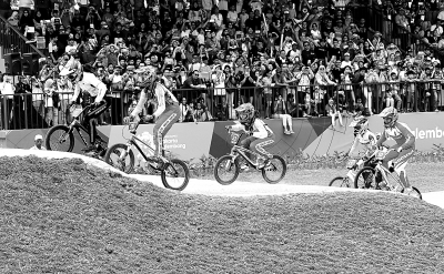 亚运会女子BMX小轮车比赛中国夺冠