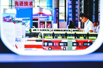 中国－东盟博览会上中车集团展出新型公共交通车辆模型