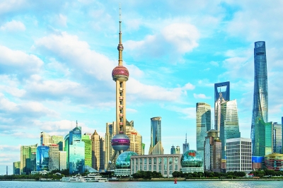 游客尽享迷人城市风光