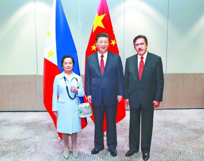 习近平会见菲律宾众议长阿罗约和参议长索托