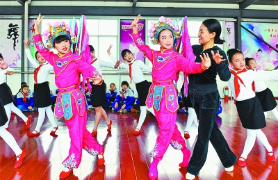 宜春市积极将传统戏曲文化引入校园课堂