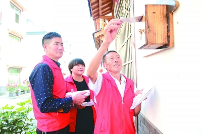 党员志愿者：开展基层实践 解决群众关心的问题