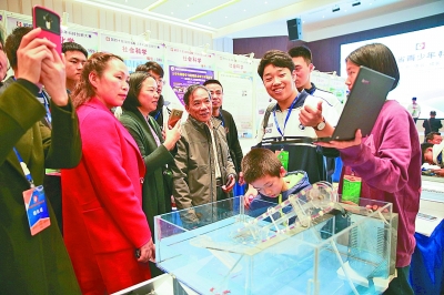 第40届湖南省青少年科技创新大赛终评决赛举行