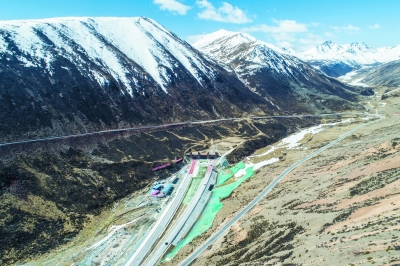 米拉山隧道建成通车