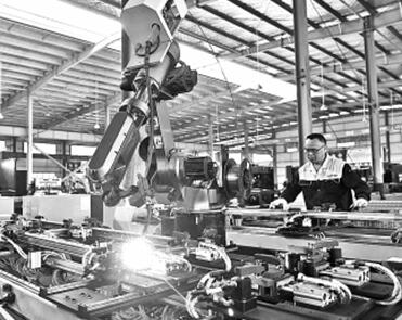 企业更新装备提升自动化生产水平