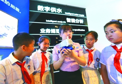江西鹰潭组织学生参观当地博物馆节水科技展厅
