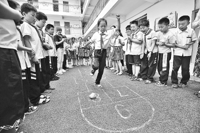 邯郸市滏河学校开展“老游戏、享快乐”迎“六一”主题活动
