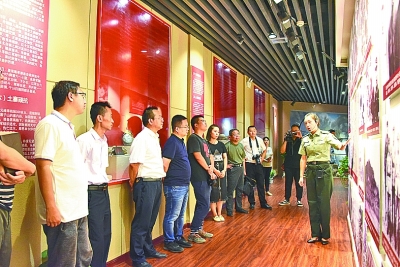永远闪耀着革命光辉