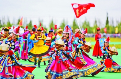 第八届乌兰牧骑艺术节开幕