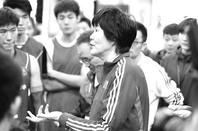 一堂郎平执教的中学男排训练课