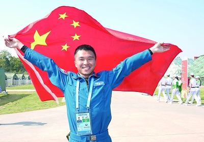 第七届军运会空军五项低空三角导航飞行比赛中国队运动员廖伟华夺冠